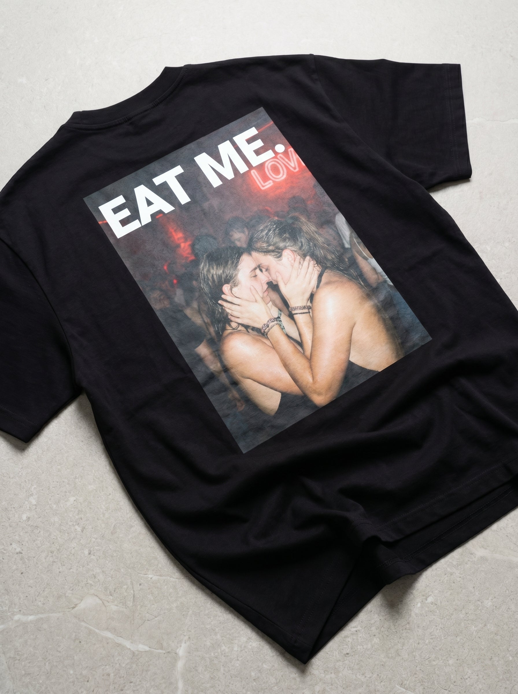 Eat Me Oversized Shirt Schwarz Flatlay – The Ritual.