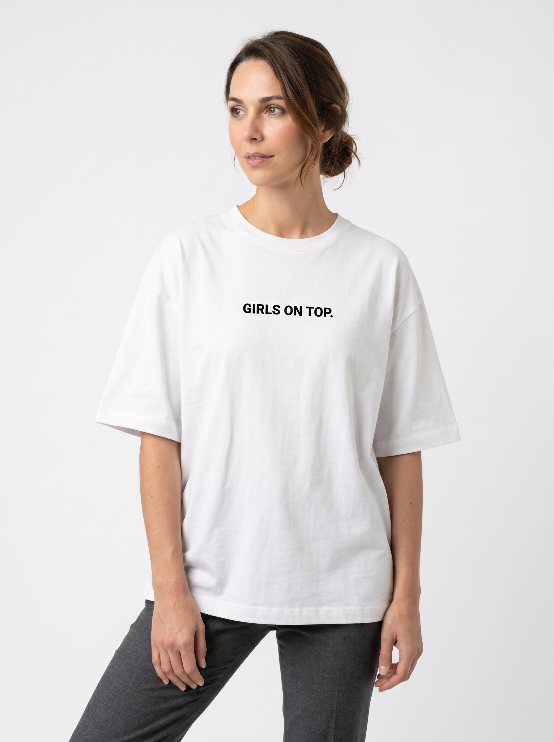 Girls On Top Oversized Shirt Weiß Vorderseite – The Ritual.